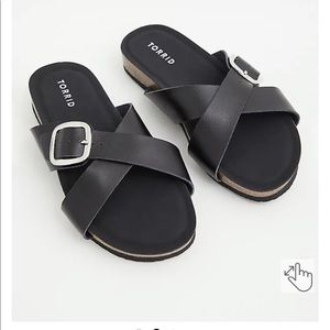 BLACK FAUX LEATHER BUCKLE SLIDE SANDAL (WW)